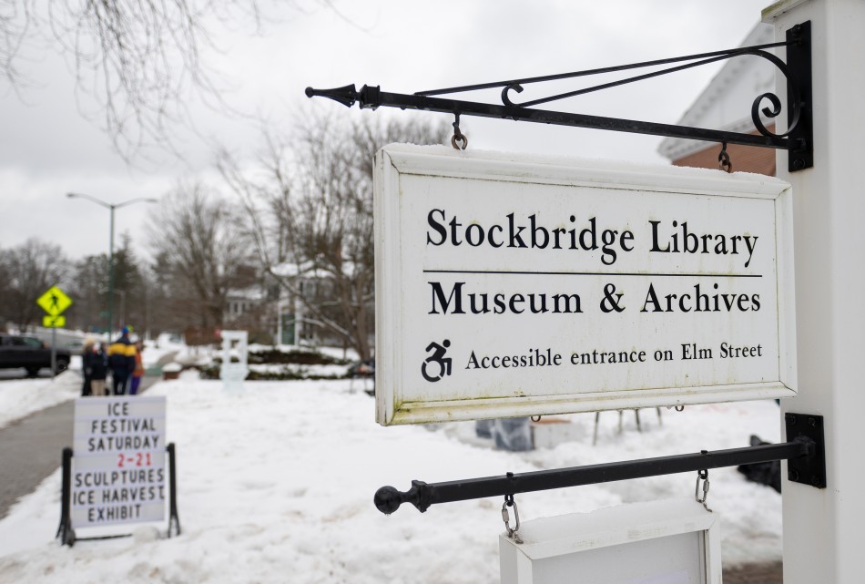 Photo: Dana Goedewaagen - ice festival sign
